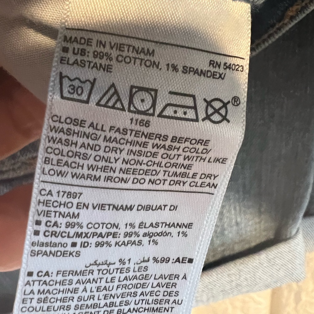Old Navy boyfriend mid-rise jeans - Picture 5 of 6